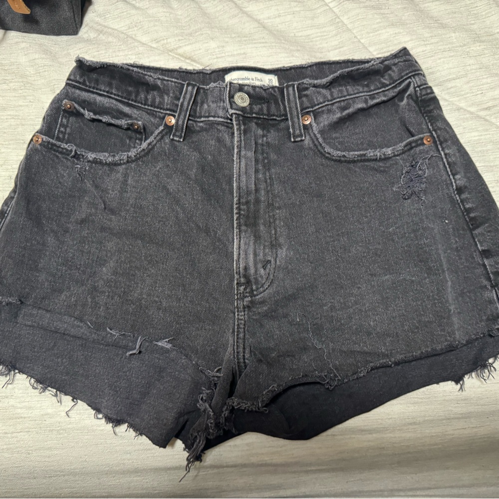 Abercrombie Curve Love High Rise Mom Shorts 2.5 in